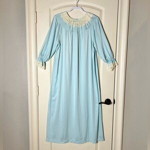 Vassarette Munsingwear Vintage Made in USA Baby Blue and Lace Nightgown grandma
